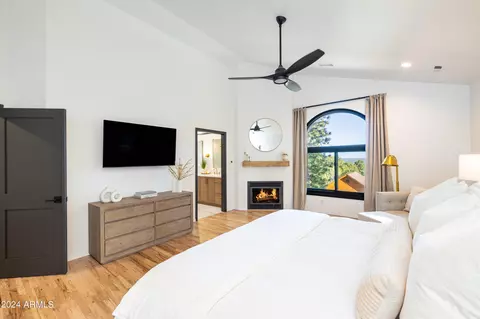 Bedroom - 2155 E Skyline Dr, Flagstaff, AZ 86004 photo 6 of 10