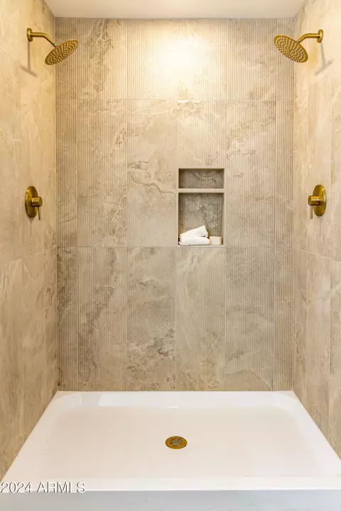 Bath - 2155 E Skyline Dr, Flagstaff, AZ 86004 photo 11 of 17