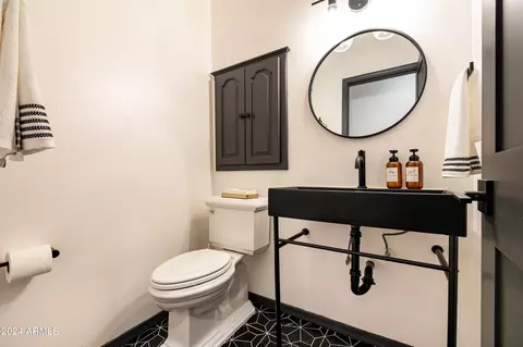 Bath - 2155 E Skyline Dr, Flagstaff, AZ 86004 photo 1 of 17