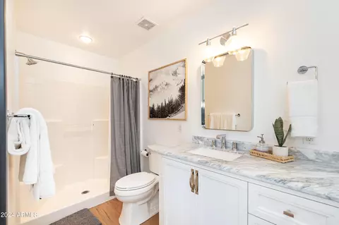 Bath - 2155 E Skyline Dr, Flagstaff, AZ 86004 photo 2 of 17
