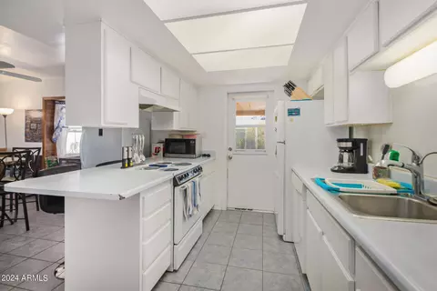 14015 N 34th Dr, Phoenix, AZ 85053 photo 8