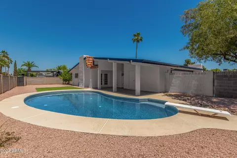 806 N Almond Cir, Mesa, AZ 85213