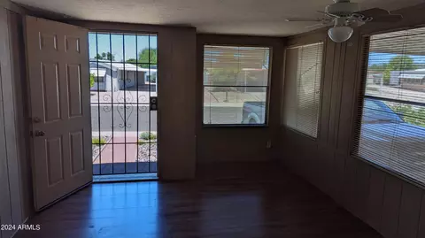 17255 N 66th Dr, Glendale, AZ 85308