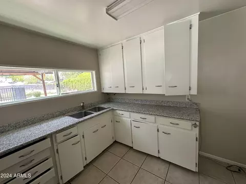 2221 E Virginia Ave, Phoenix, AZ 85006 photo 8