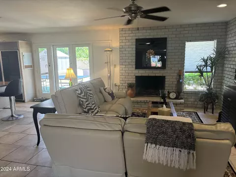 301 E Caribbean Ln, Phoenix, AZ 85022 photo 5