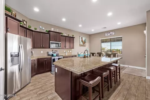 1727 E Hidalgo St, Apache Junction, AZ 85119 photo 2