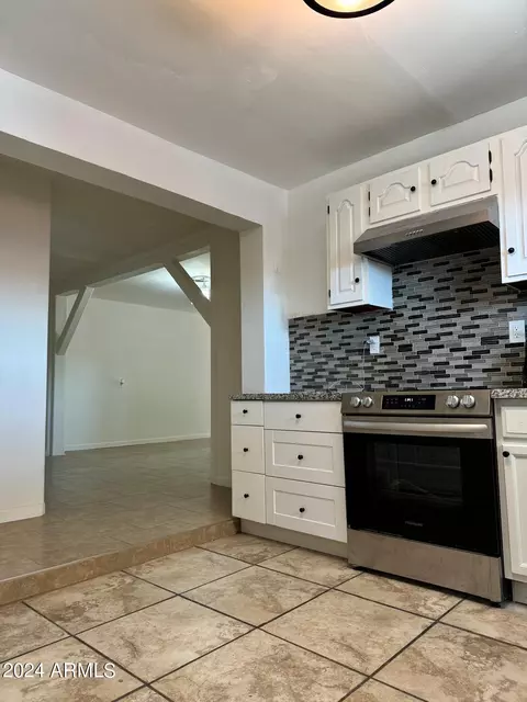 2002 N 38th Dr, Phoenix, AZ 85009 photo 3