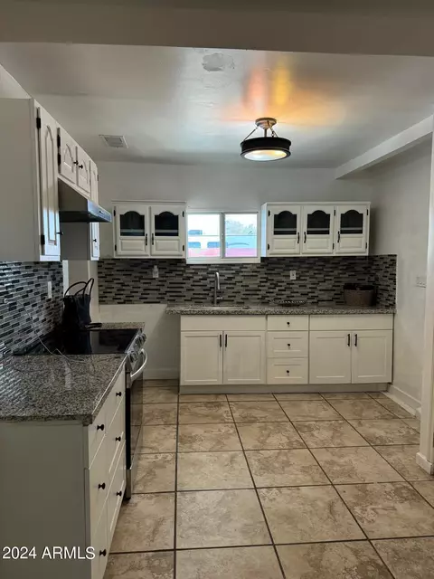 2002 N 38th Dr, Phoenix, AZ 85009 photo 2