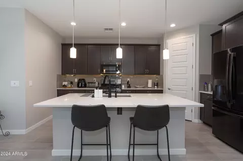 7613 W Odeum Ln, Phoenix, AZ 85043 photo 9