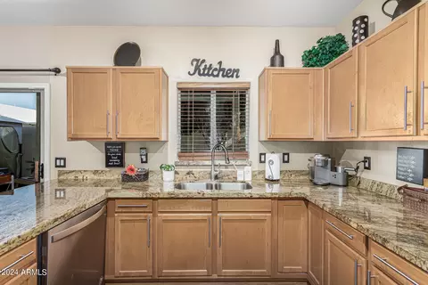 2713 E Schiliro Cir, Phoenix, AZ 85032 photo 8