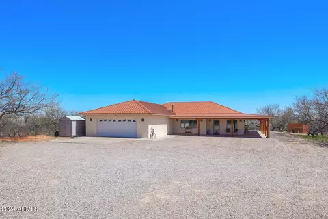1061 S Catclaw Ln, Benson, AZ 85602