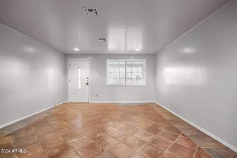 3320 E Ludlow Dr, Phoenix, AZ 85032 photo 4