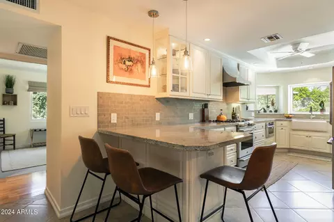818 W Orangewood Ave, Phoenix, AZ 85021 photo 9