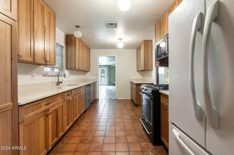 1035 E Tuckey Ln, Phoenix, AZ 85014 photo 3