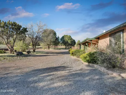 1782 E Whitehall Dr, Williams, AZ 86046 photo 3