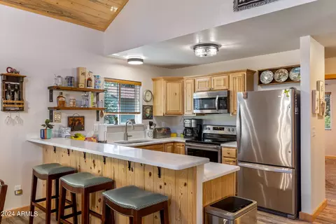 3364 Panorama Dr, Overgaard, AZ 85933 photo 9