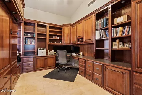 594 E Hampton Ct, Gilbert, AZ 85295 photo 6