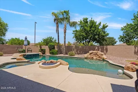594 E Hampton Ct, Gilbert, AZ 85295 photo 3