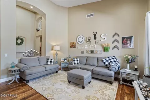 594 E Hampton Ct, Gilbert, AZ 85295 photo 8