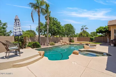 594 E Hampton Ct, Gilbert, AZ 85295 photo 2