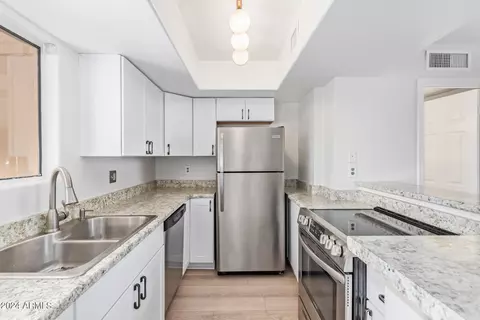 1025 E Highland Ave #25, Phoenix, AZ 85014 photo 11