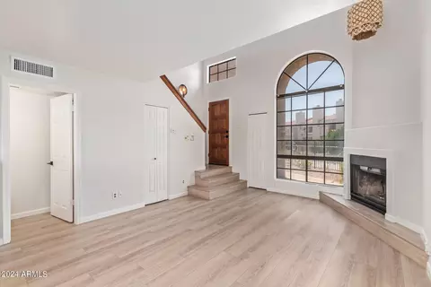 1025 E Highland Ave #25, Phoenix, AZ 85014 photo 2