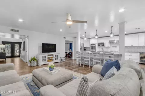 15 E Cactus Wren Dr, Phoenix, AZ 85020 photo 7