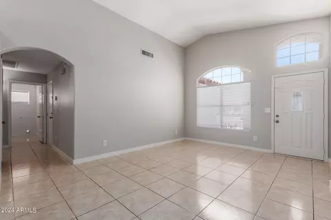 4501 E Rock Wren Rd, Phoenix, AZ 85044 photo 4