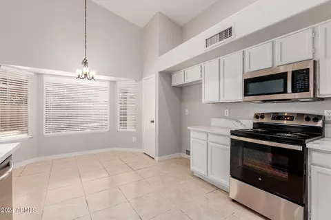 4501 E Rock Wren Rd, Phoenix, AZ 85044 photo 7