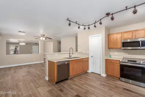 1069 E Arabian Dr, Gilbert, AZ 85296 photo 9