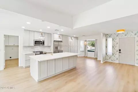 407 E Angela Dr, Phoenix, AZ 85022 photo 6