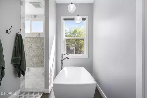 Bath - 37620 N 15th Ave, Phoenix, AZ 85086 photo 4 of 9