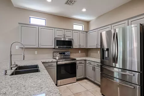 3027 E Fremont Rd, Phoenix, AZ 85042 photo 9