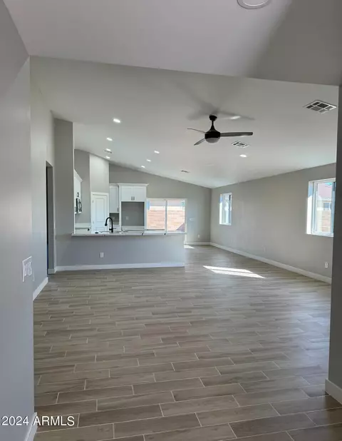 4805 S 28th St, Phoenix, AZ 85040 photo 5