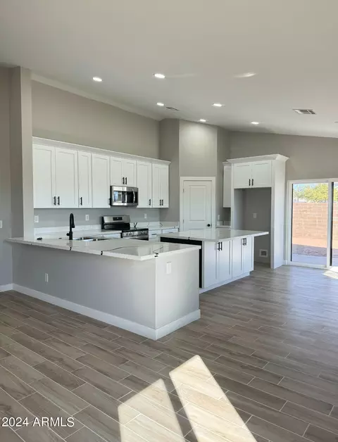 4805 S 28th St, Phoenix, AZ 85040