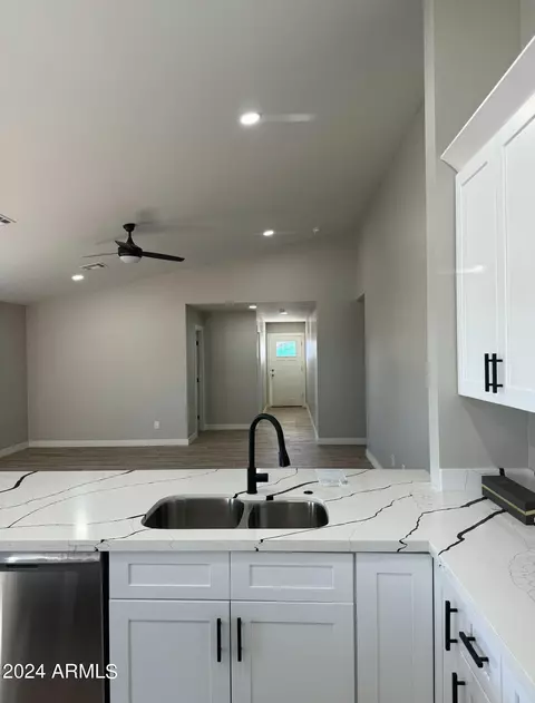 4805 S 28th St, Phoenix, AZ 85040 photo 4