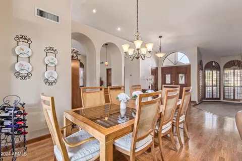 Dining - 251 E Vera Ln, Tempe, AZ 85284 photo 3 of 5