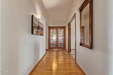 Entry Way - 251 E Vera Ln, Tempe, AZ 85284 photo 3 of 5