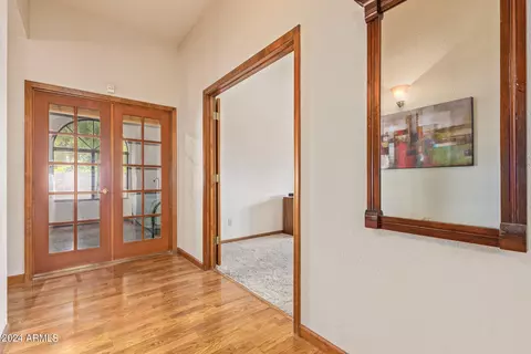 Entry Way - 251 E Vera Ln, Tempe, AZ 85284 photo 4 of 5