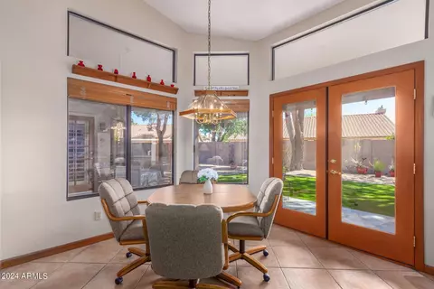 Dining - 251 E Vera Ln, Tempe, AZ 85284 photo 4 of 5
