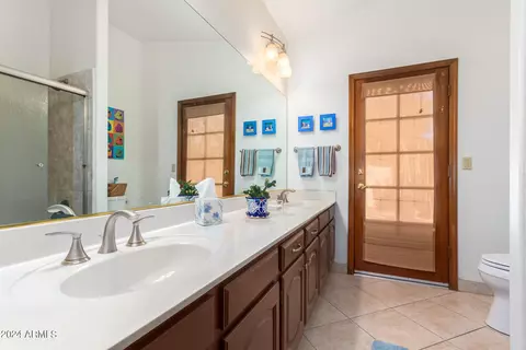 Bath - 251 E Vera Ln, Tempe, AZ 85284 photo 3 of 3