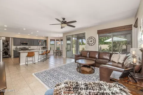 386 E Horseshoe Ave, Gilbert, AZ 85296 photo 14