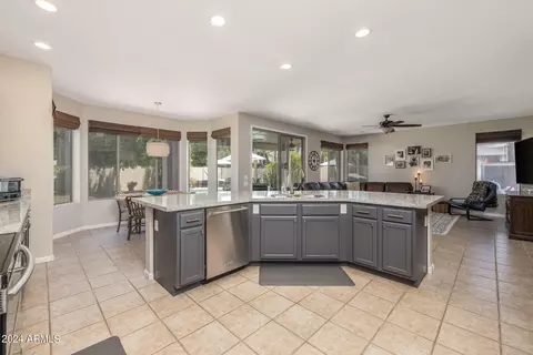 386 E Horseshoe Ave, Gilbert, AZ 85296 photo 10