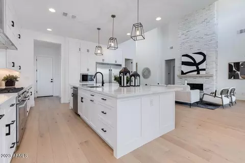 4340 E Cheery Lynn Rd, Phoenix, AZ 85018 photo 6
