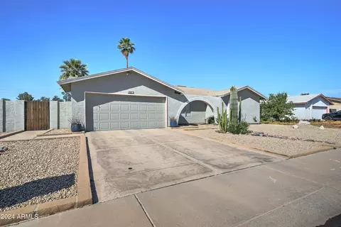 4867 E Capistrano Ave, Phoenix, AZ 85044 photo 2