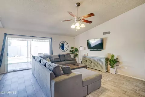 4867 E Capistrano Ave, Phoenix, AZ 85044 photo 4