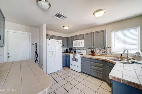 4867 E Capistrano Ave, Phoenix, AZ 85044 photo 11