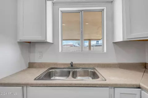 4423 S 36th Dr, Phoenix, AZ 85041 photo 11