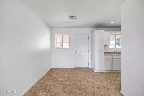 4423 S 36th Dr, Phoenix, AZ 85041 photo 9
