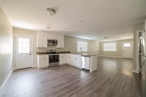 4922 S 23rd Dr, Phoenix, AZ 85041 photo 2
